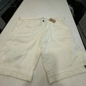 Hollister women’s low rise cargo shorts white size 9 NWT